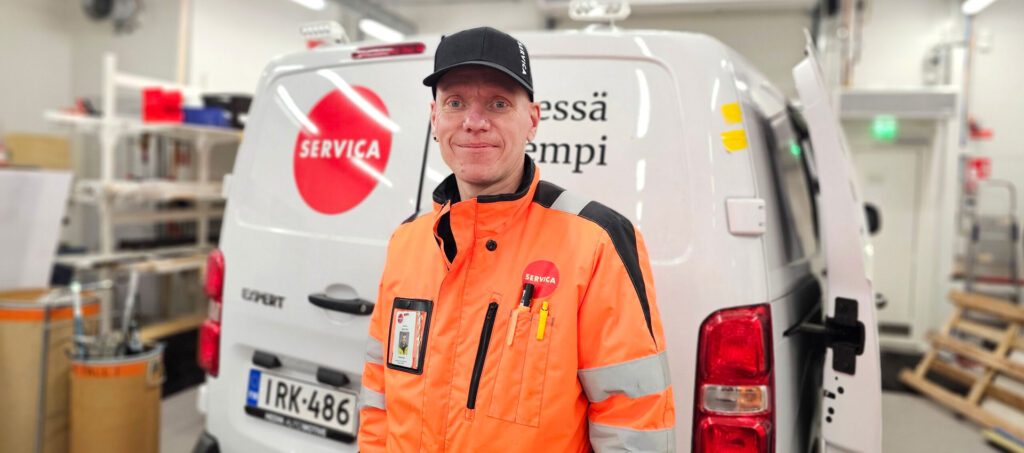 Mikko Martimo, Supervisor at Servica, in front of a Servica van.